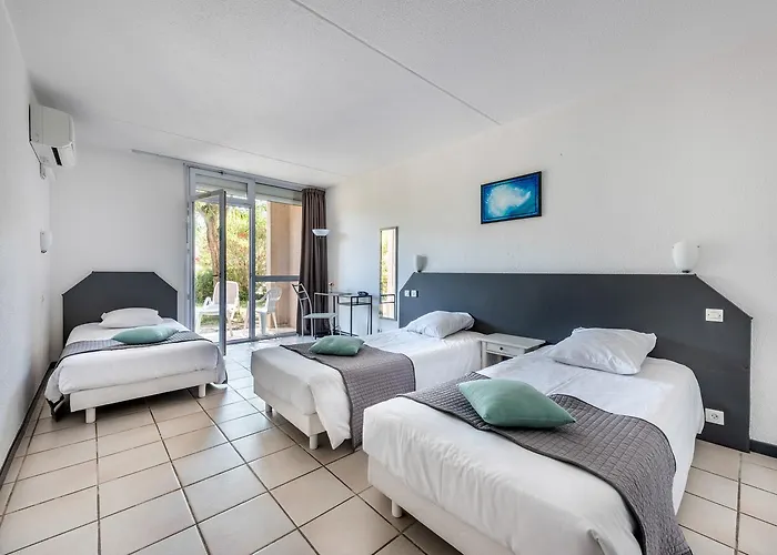 Hotel Le Clos Des Bruyeres 3*