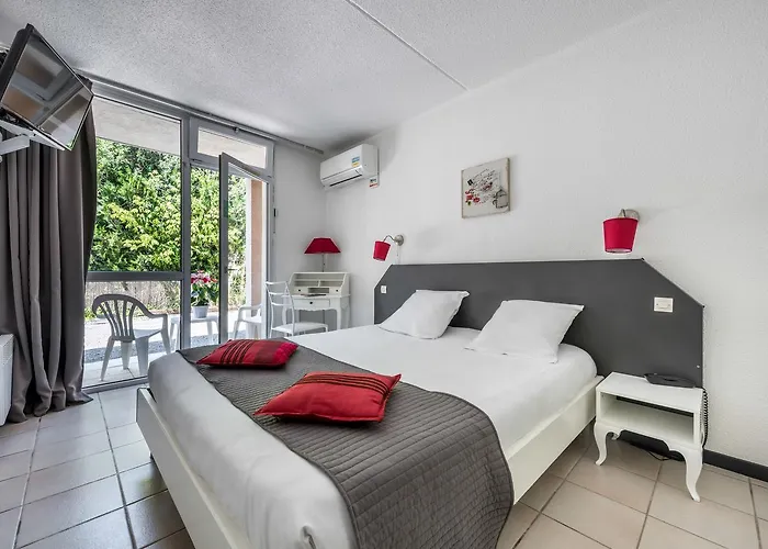 Hotell Le Clos Des Bruyeres 3*
