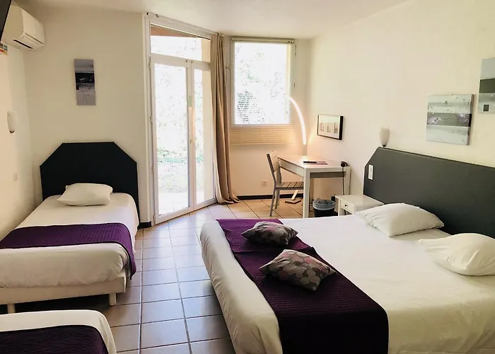 Le Clos Des Bruyeres Hotell 3*