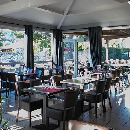 Hotel Le Clos Des Bruyeres 3*