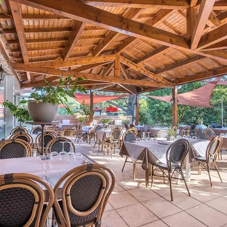 Hotel Le Clos Des Bruyères 3*