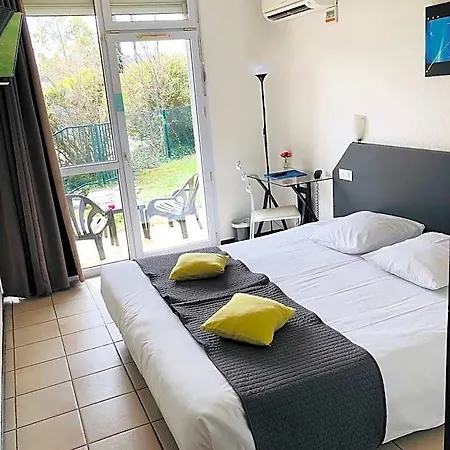 Hotel Le Clos Des Bruyeres 3*