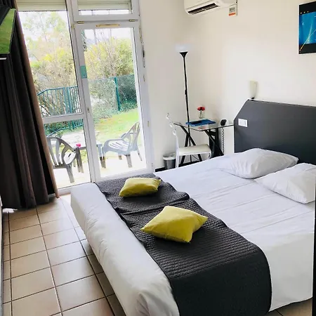 Le Clos Des Bruyeres Hotel 3*
