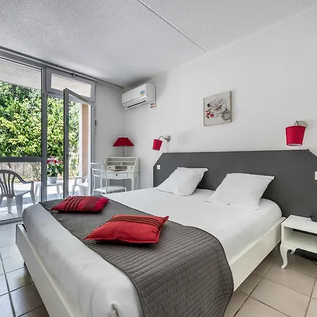 Hotel Le Clos Des Bruyeres 3*