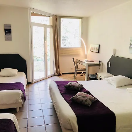 Le Clos Des Bruyeres Hotel 3*